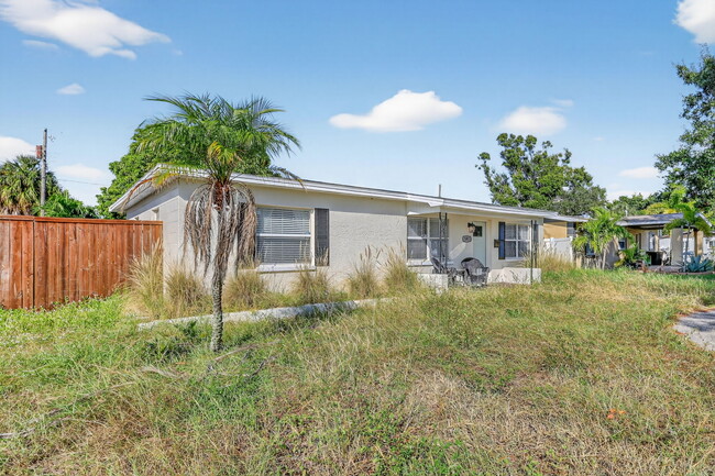 Photo - 541 40th Ave NE