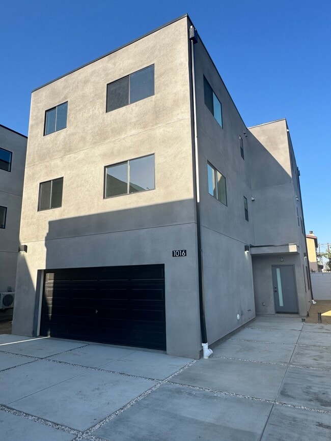 Photo - 1016 N Pioneer Ave Unit B