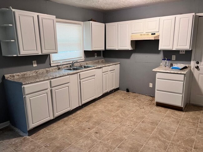 Photo - 948 Biddle St