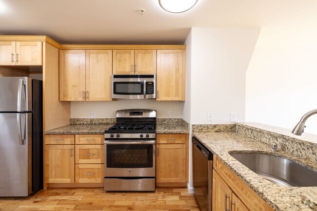 3BR, 2.5BA - 1,595SF - Kitchen - Nature Preserve