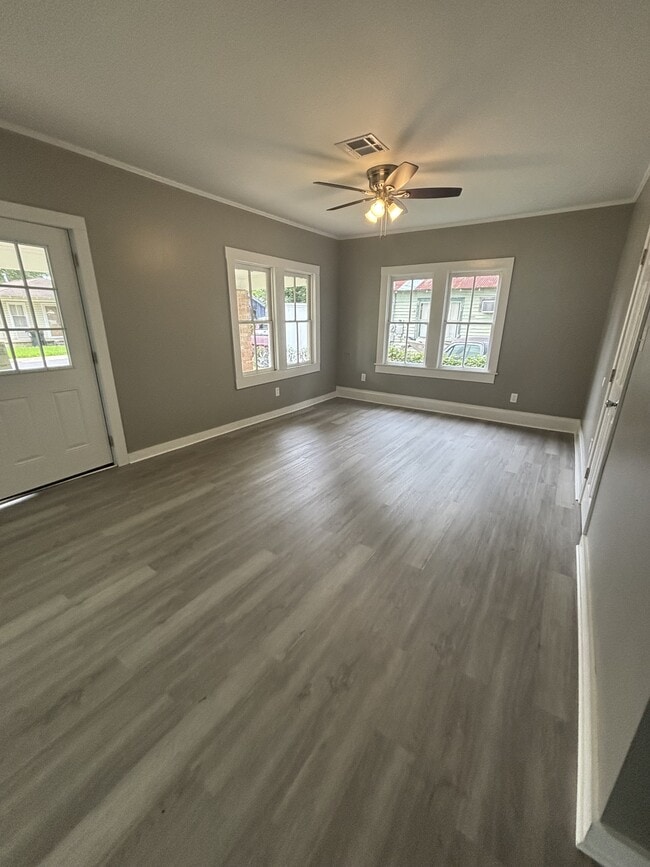 Photo - 446 Carver St