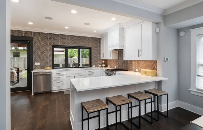 Photo - Beautiful Irvington Bungalow (3 Bed, 3 Bath)