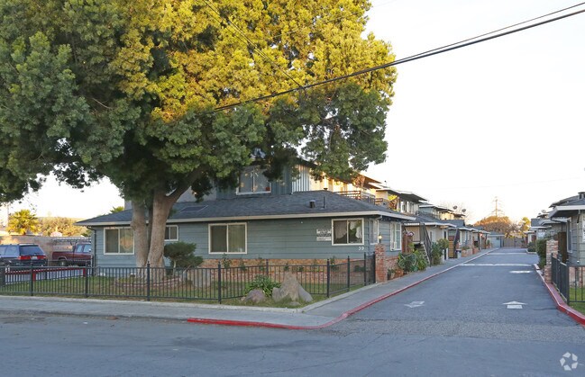 Photo - 39-55 Rancho Dr