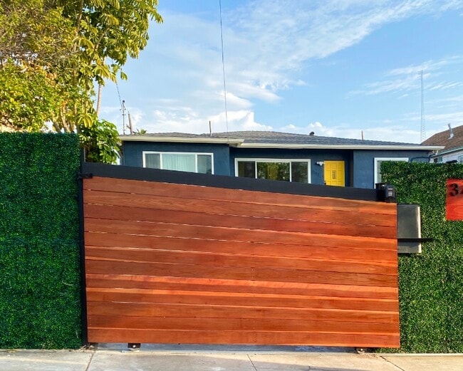 Photo - 3433 Florence St