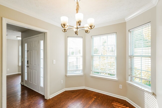Photo - 1428 Sprucedale Dr