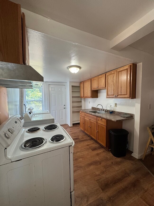 Building Photo - 28 Compton St Unit 1 Rental