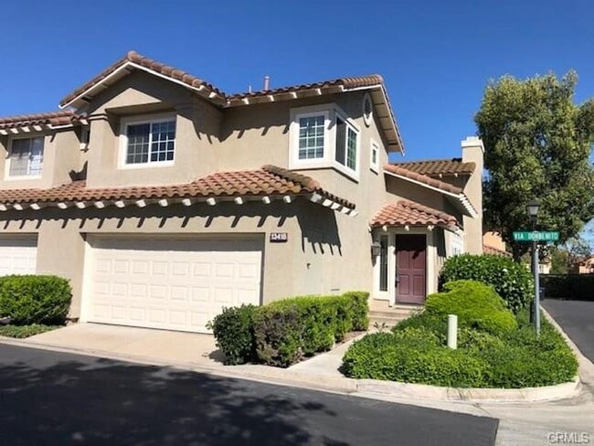 Beautiful End-Unit Townhome in the Desirab... - Beautiful End-Unit Townhome in the Desirab...