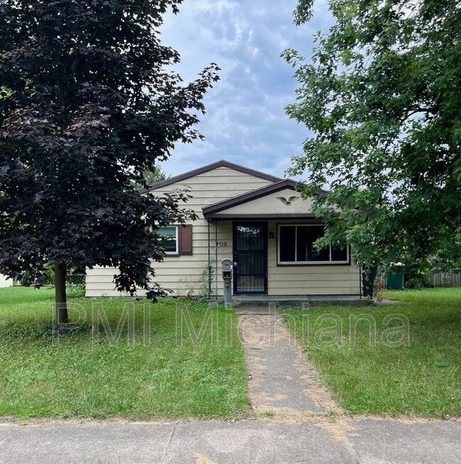 Photo - 709 E Seventh St