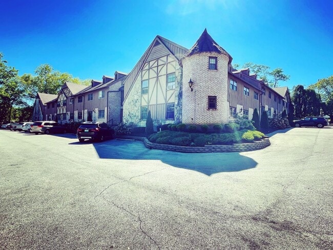 Building Photo - 221 N Clifton Ave Unit 27