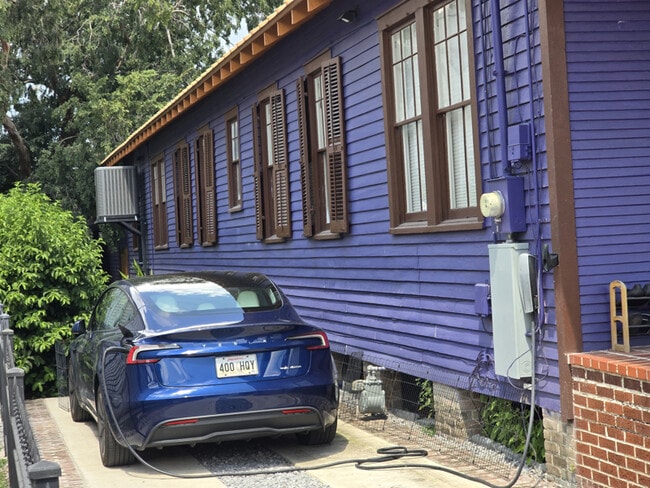 Photo - 1122 Dante St