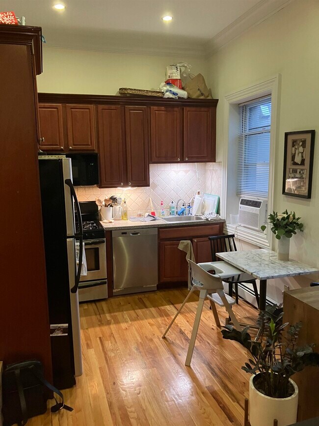 Photo - 145 Grand St