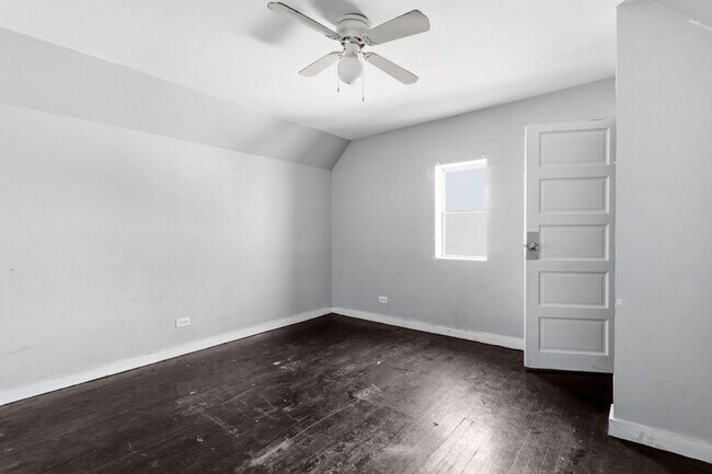Photo - 6913 S Throop St