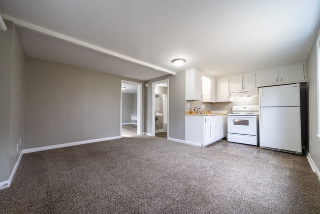 Building Photo - 187 Delmar Dr Unit C Rental