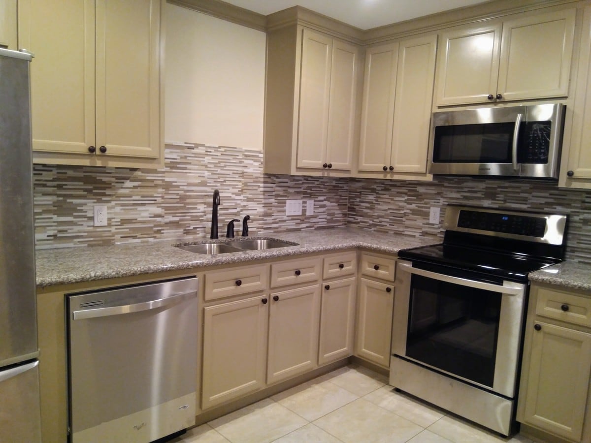 Fully Equipped Kitchen - 3340 Blodgett St Unit 3340