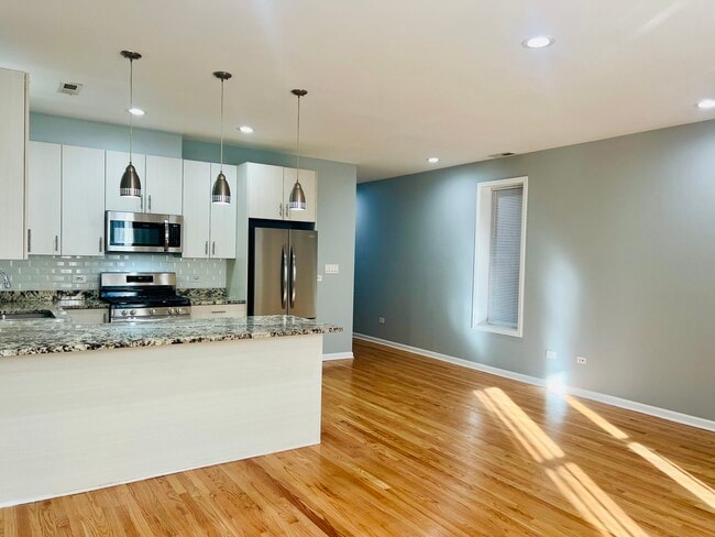 Photo - 1750 W Cermak Rd Unit B