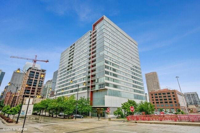 Building Photo - 659 W Randolph St Unit 1514