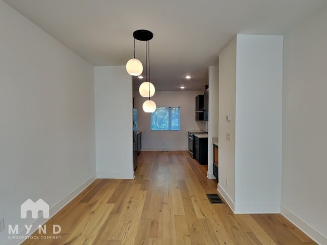 Photo - 1434 Walker Pl SE