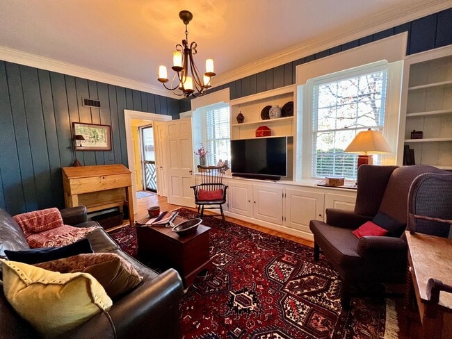 Photo - The Yellow Door on Marshall Avenue