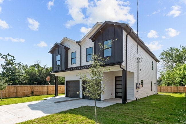 Building Photo - 969 Reverend B J Lewis Dr Rental