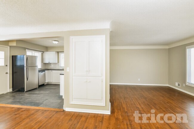 Photo - 3284 71st St E