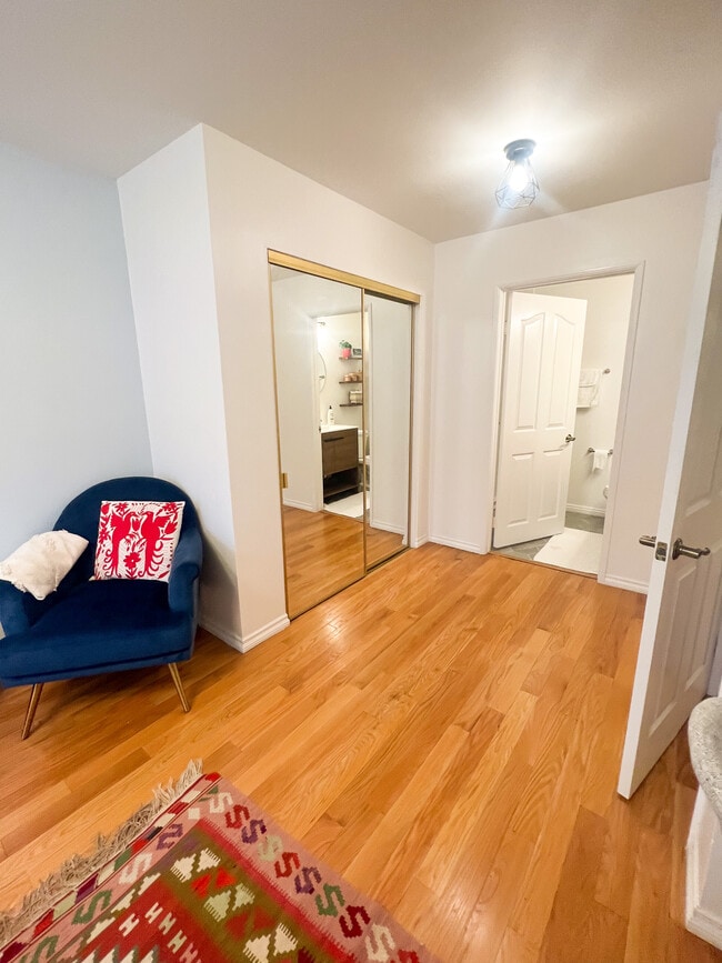 Master bedroom - 845 Brooks Ave Unit 2