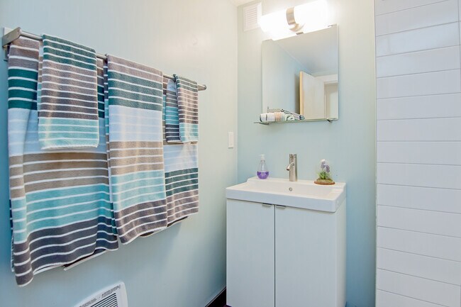 Photo - 2628 Northeast Ainsworth Street Unit B