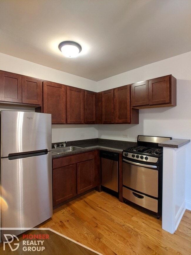 Building Photo - 811 W Cornelia Ave Unit 3 Rental