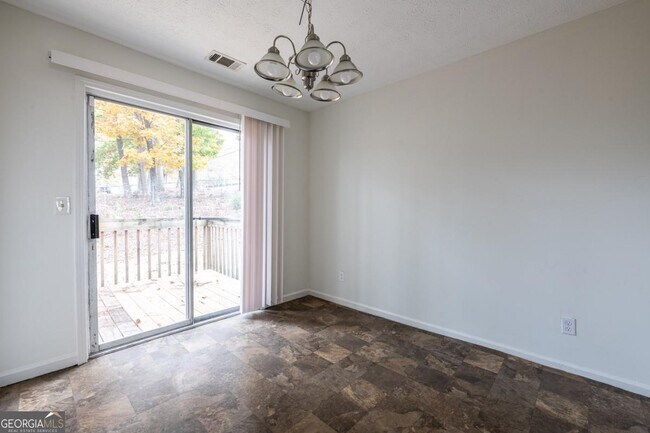 Photo - 582 Downing St