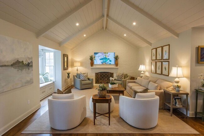 Photo - 3719 S Woodland Dr