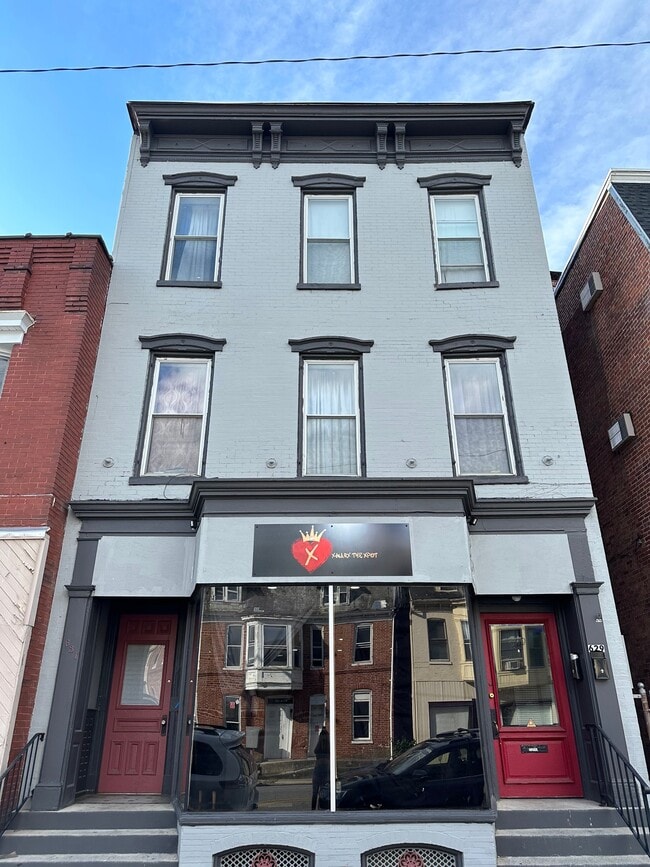 Building Photo - 631 W Market St Unit 2