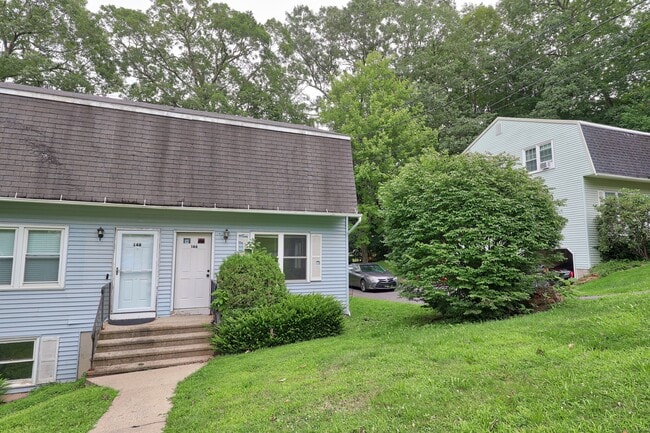 Building Photo - 146 Macarthur Dr Unit 2B Rental