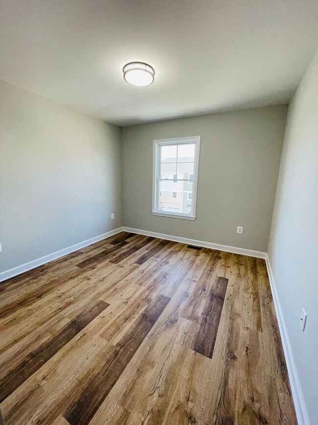 Photo - Like New End Unit Townhouse in Congers Creek
