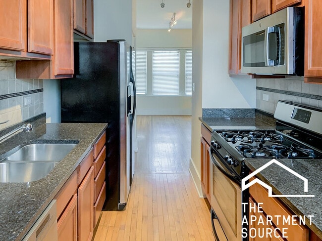 Building Photo - 3453 N Wolcott Ave Unit 3