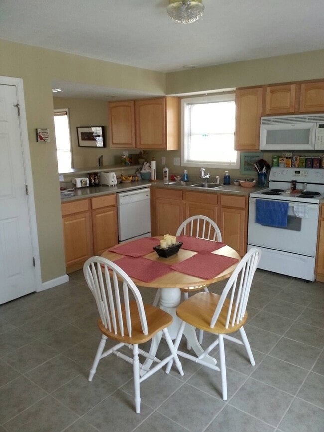 Photo - 3 BDRM TOWNHOUSE Available July 2026;   Mo...