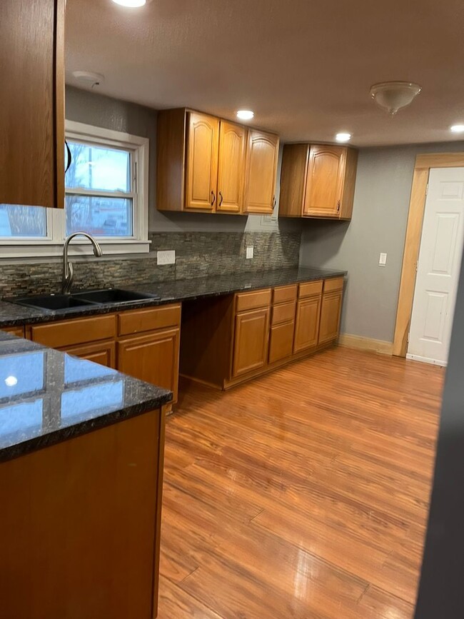 Building Photo - Coming Soon — 3 Bed / 1 Bath Home in Chanute, KS!