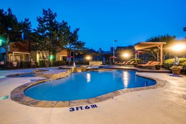 Vineyards At Forest Edge Apartments For Rent In Dallas Tx Forrent Cool Off Your Summer Evenings Here At A Vineyards Pool Forest Edge Apartments