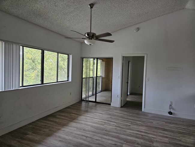 Building Photo - 2445 SW 18th Terrace Unit 210