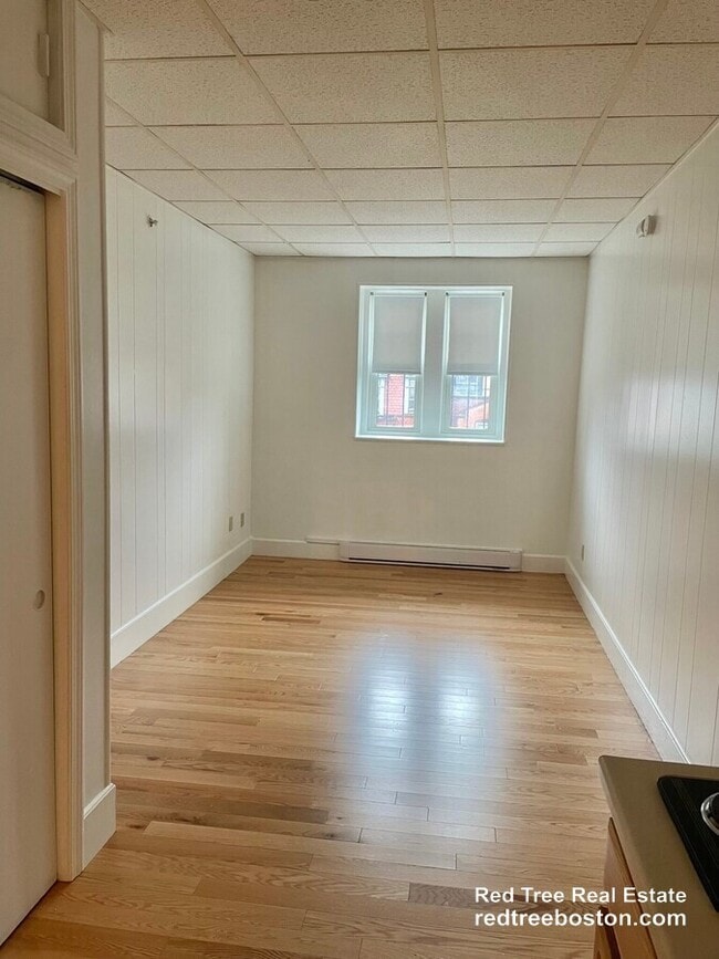 Photo - 272 Newbury St Unidad 14