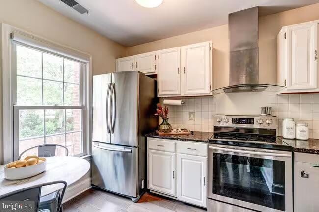 Photo - 3233 Sutton Pl NW