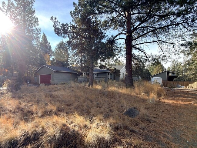 Building Photo - SEASONAL FURNISHED SHORT TERM RENTAL Offer...