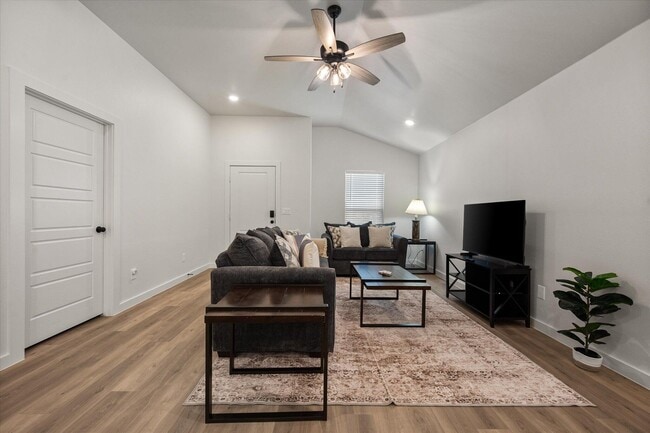 Photo - 2505 Kenwood Ave