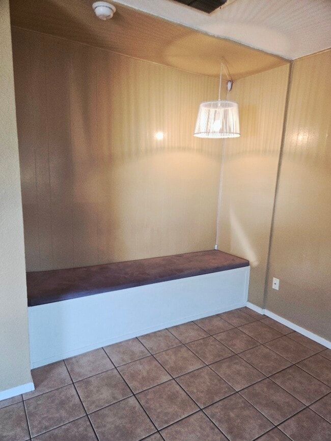 Photo - 920 W 40th St