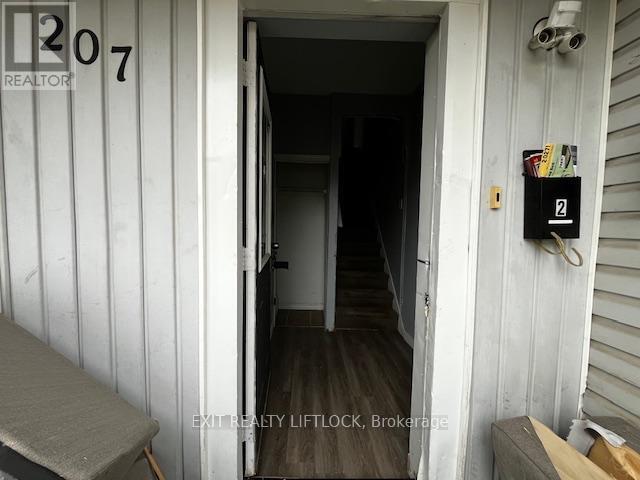 Photo - 207 Stewart St