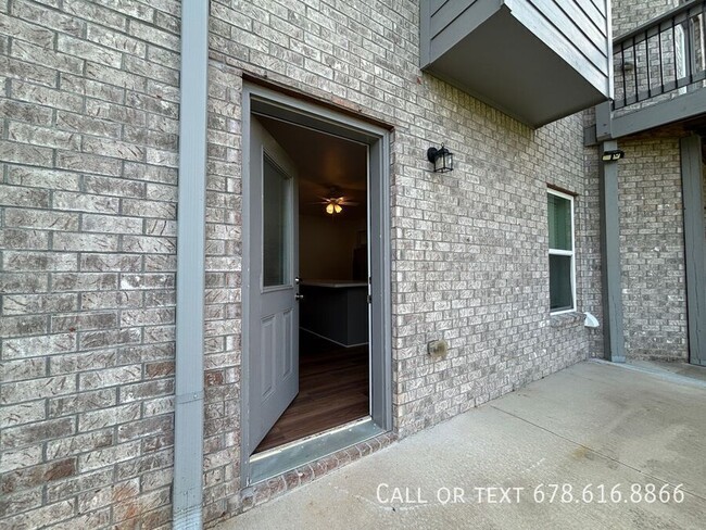 Building Photo - 70 Charleston Ln
