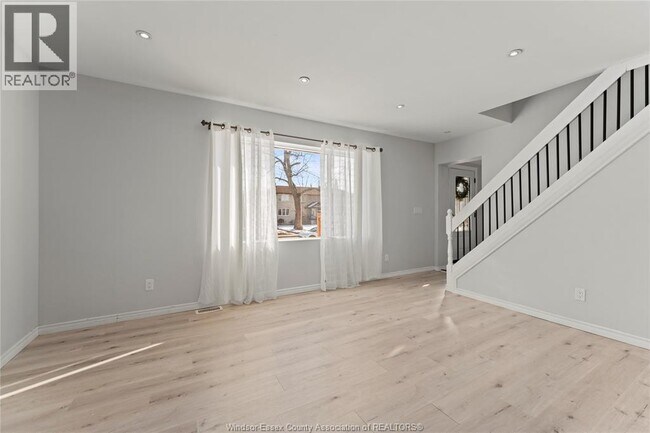 Photo - 1581 Bruce Ave