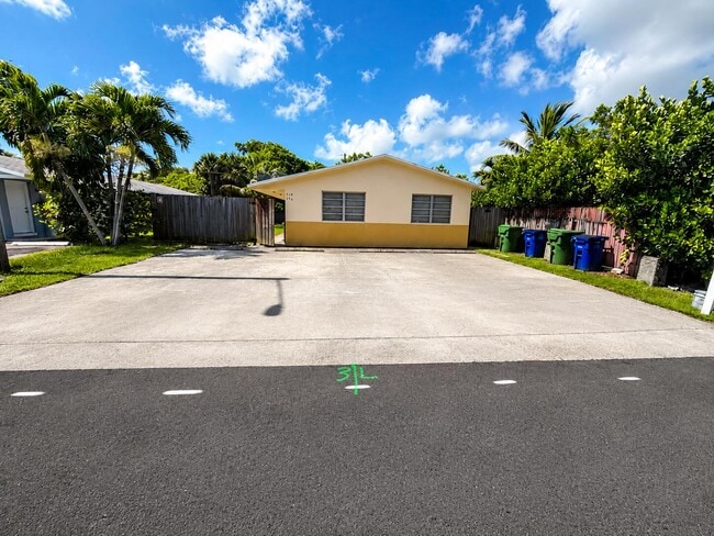 Photo - 719 SW 7th St