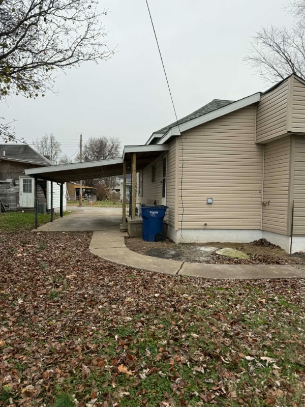 Photo - 313 E 4th St