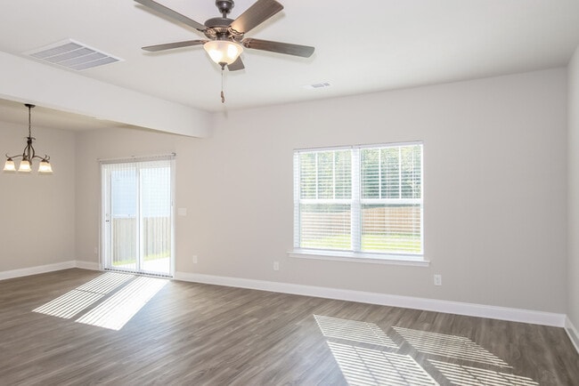 Photo - 220 Pebble Ln
