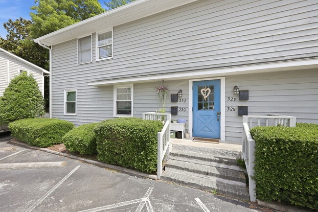 Building Photo - 328 River Walk Dr