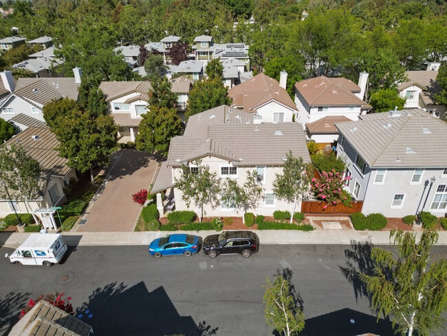 Photo - 5884 Cedarwood Cmn